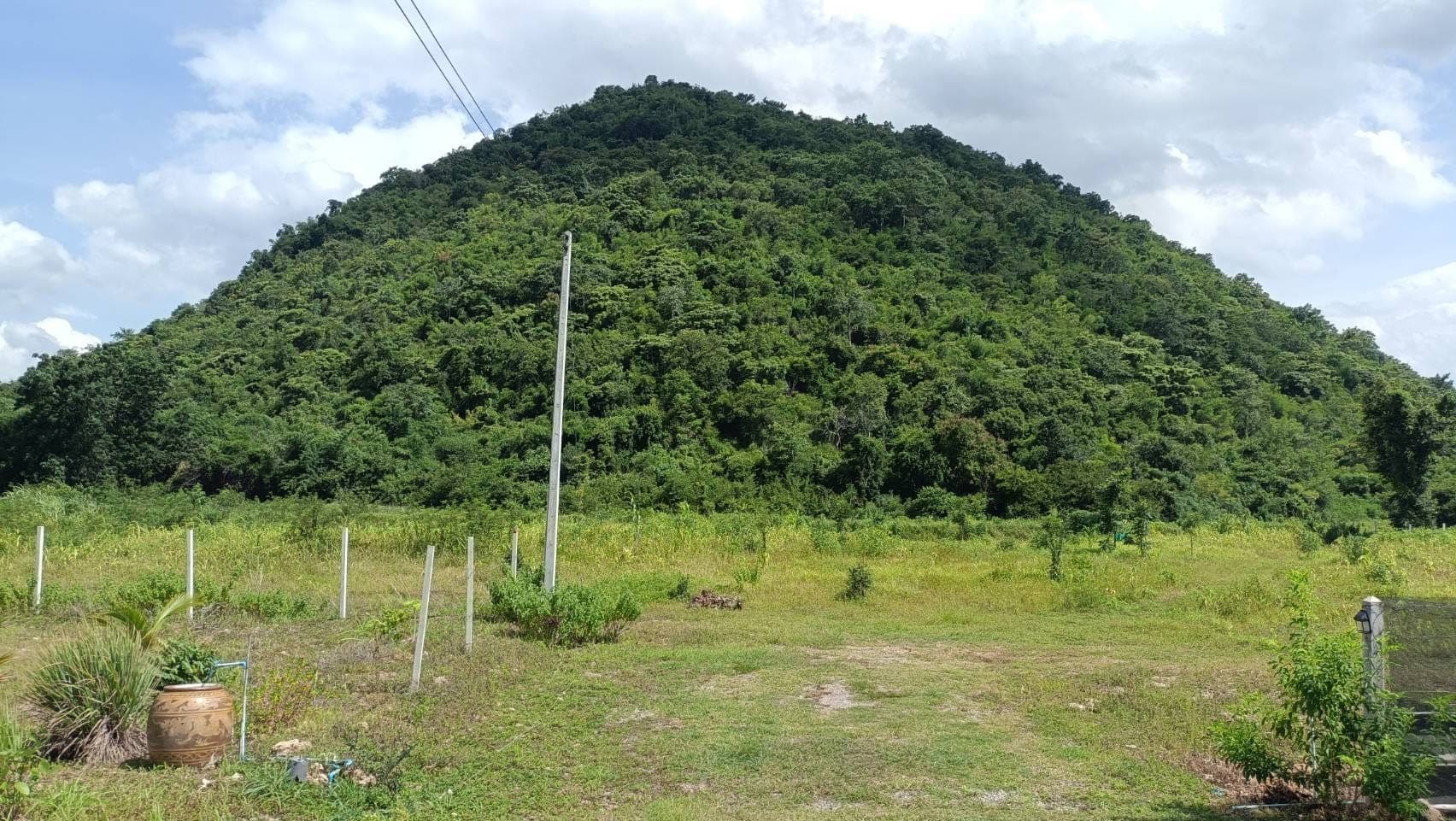 Geländeansicht des Baulands in Takhli